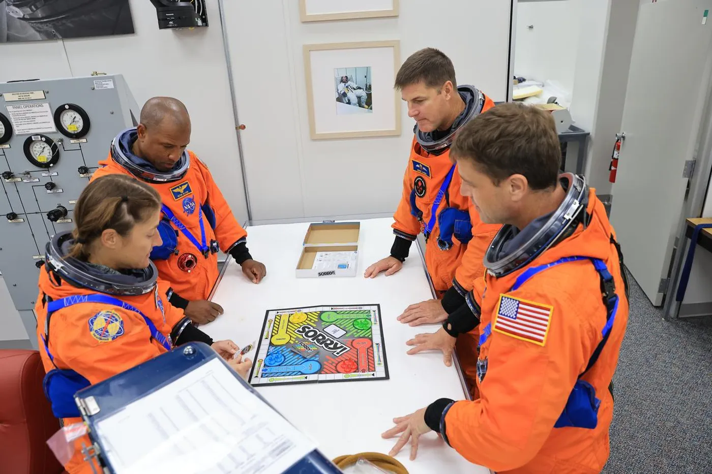 アルテミス2クルー4名 — 初の有色人種・女性・非米国人の月周回飛行士たち