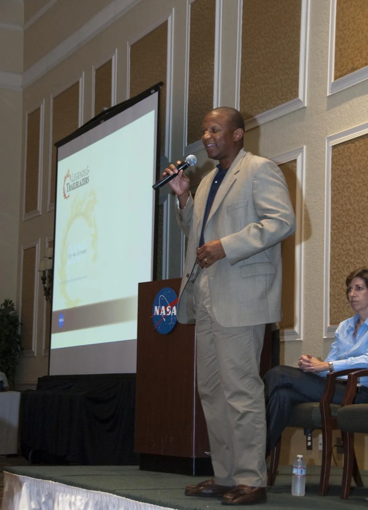 NASA STEM教材を日本語で使う方法 — 無料ダウンロードできる宇宙学習素材ガイド